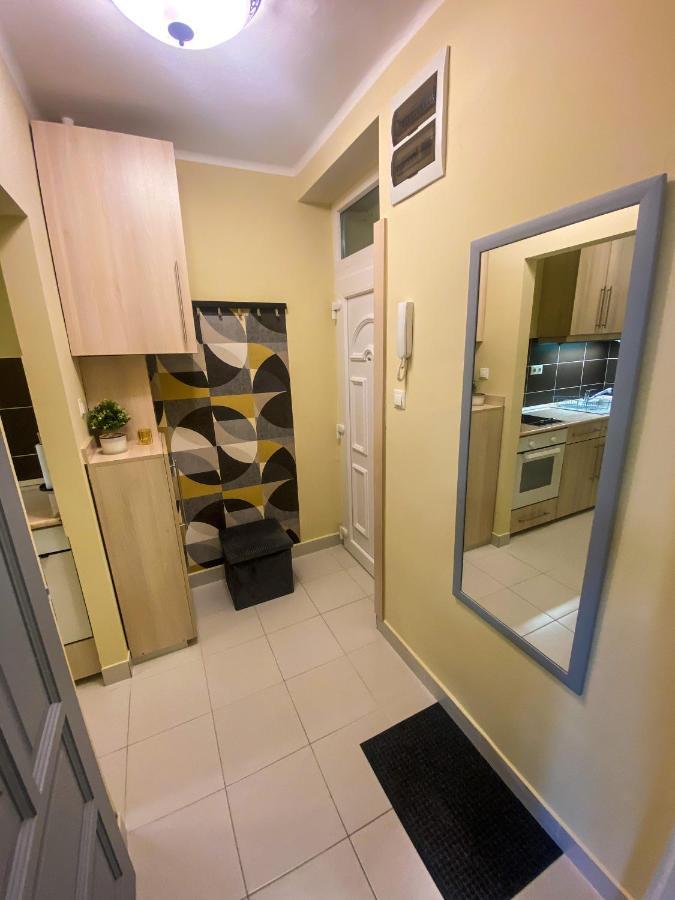 Fresh Smartly Designed Studio Flat & Sunny Balcony Budapest Exterior foto